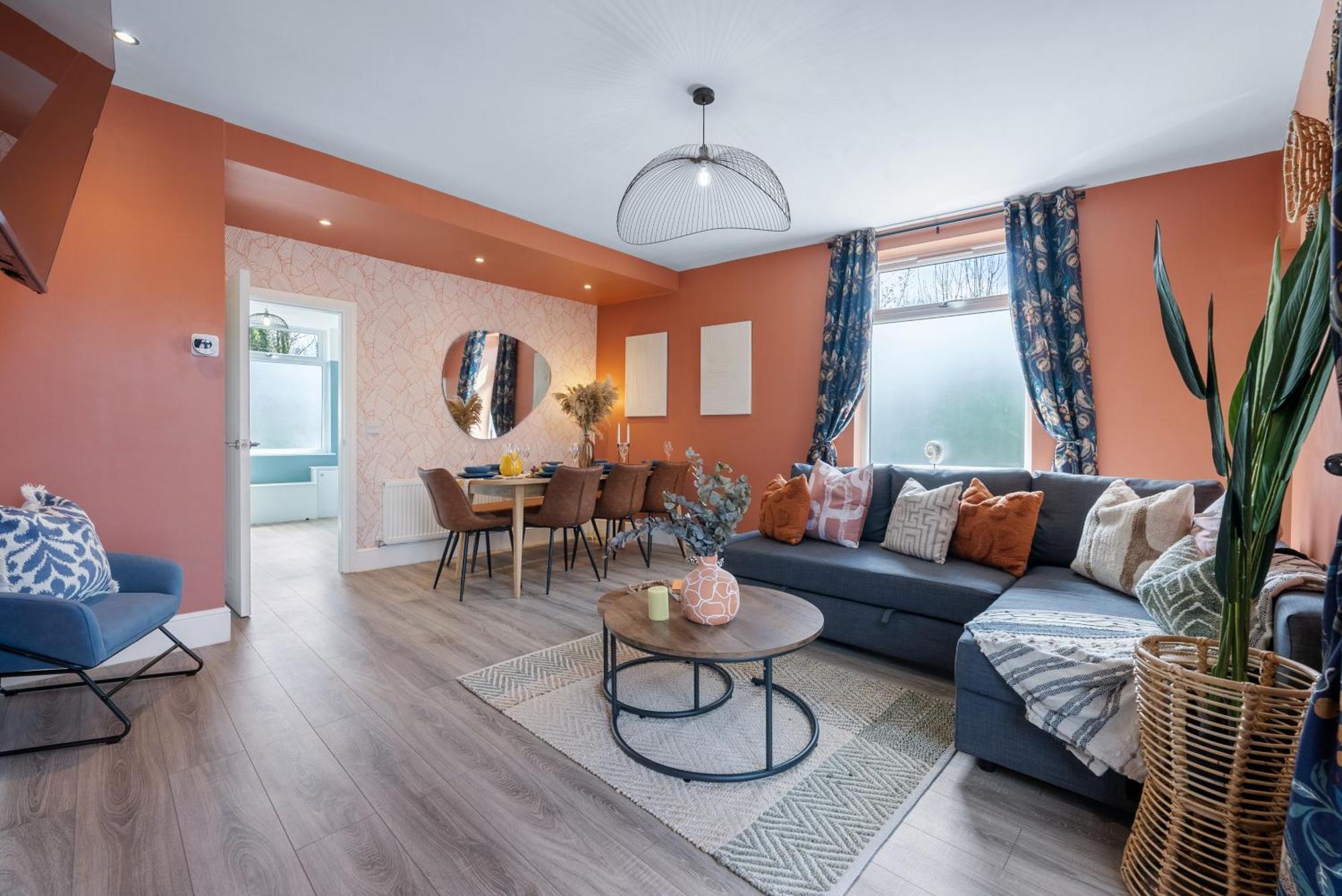 4-Bedroom Stunning Luxe, Spacious & Stylish Design House Bolton, Sleeps 11, With Parking Central Bolton, Links To Manchester, Pet-Friendly, Best For Groups! Work Contractors And Summer Special Offer! - By Blue Puffin Stays Farnworth 外观 照片