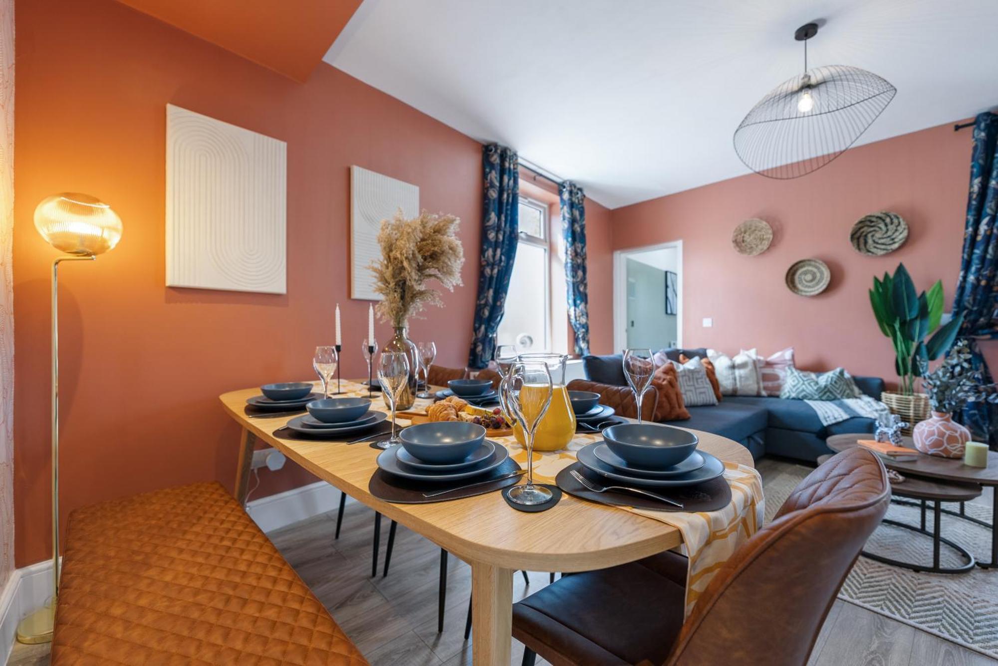 4-Bedroom Stunning Luxe, Spacious & Stylish Design House Bolton, Sleeps 11, With Parking Central Bolton, Links To Manchester, Pet-Friendly, Best For Groups! Work Contractors And Summer Special Offer! - By Blue Puffin Stays Farnworth 外观 照片